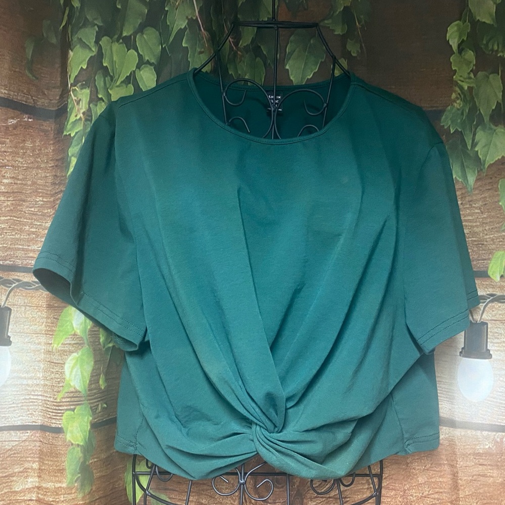 🦋EUC Shein Crop Top